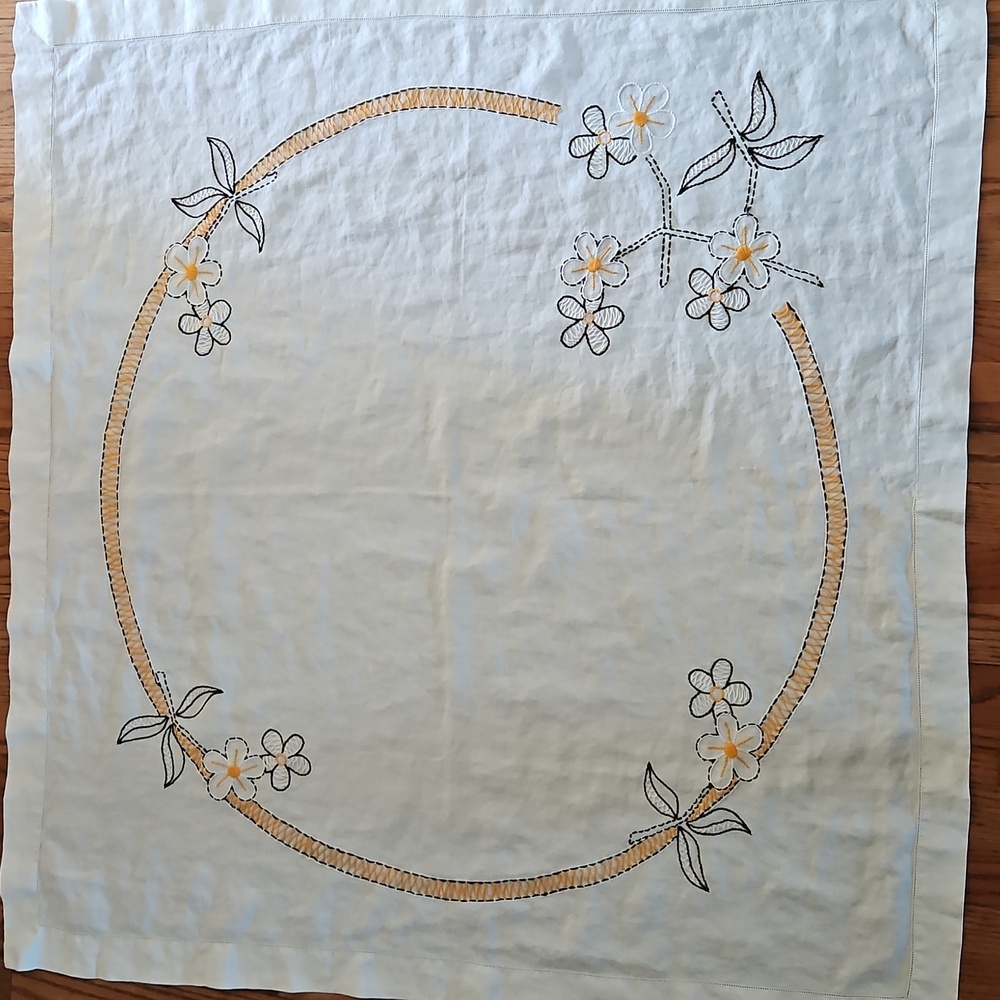 VTG Hand Embroidered 40x40 Square Tablecloth Yellow Floral Tea Topper